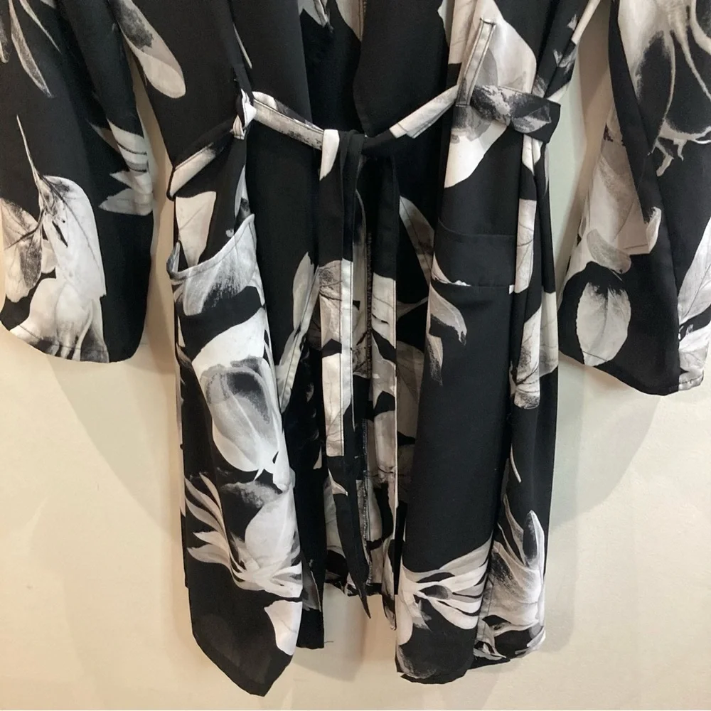 LE CHATEAU Sz L Black White Cascade Belted Unlined Slinky Flowy Overcoat Kimono - Picture 10 of 13